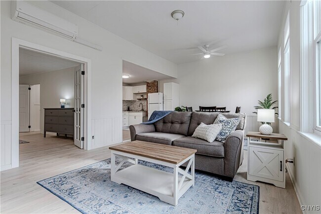 Photo - 16 College St