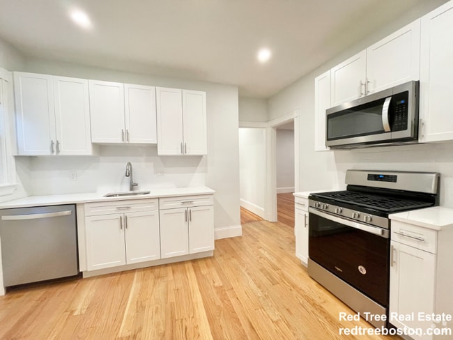 Building Photo - 68 Bakersfield St Rental