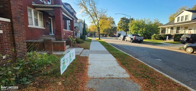 Photo - 914 Beaconsfield Ave