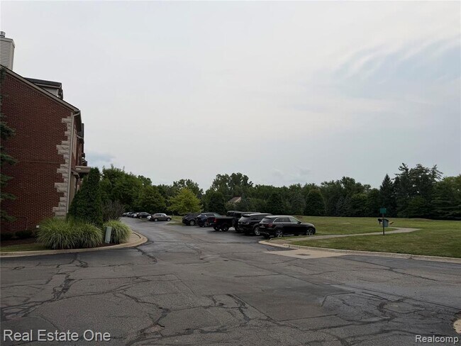 Photo - 29285 Glen Oaks Blvd E