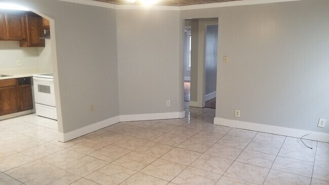 Photo - 1005 Langdale Dr Unit B