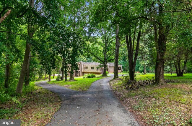 Building Photo - 8823 Brook Rd Rental