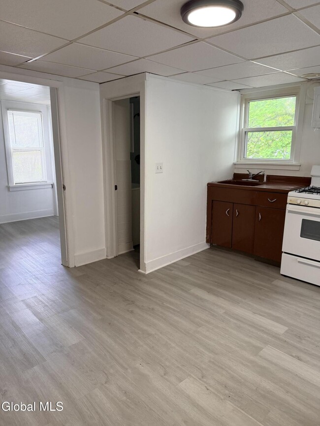 Photo - 499 6th Ave