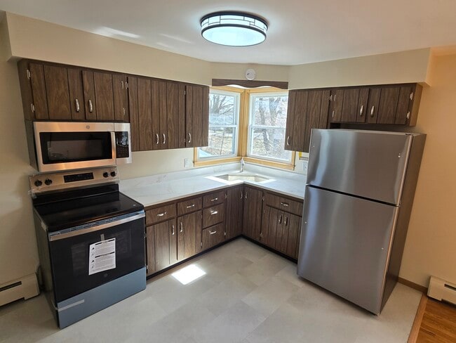 Building Photo - 67 Cohoes Rd Unit One Bedroom