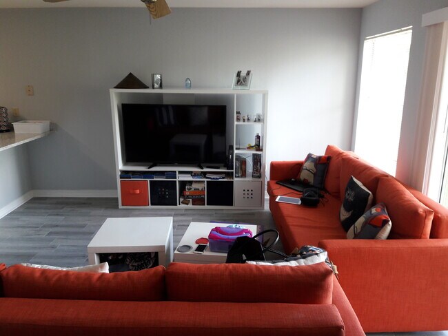 Photo - 4716 Walden Cir Unidad #33