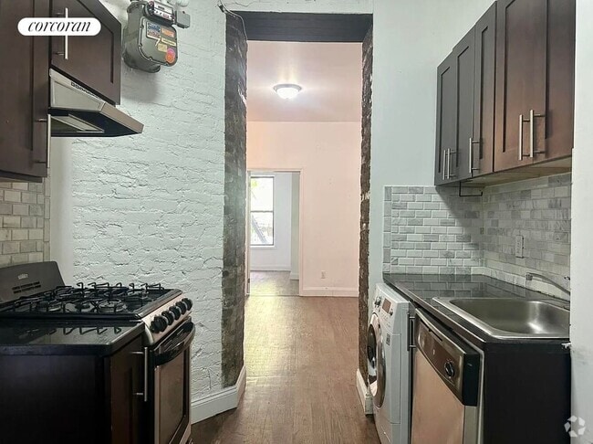 Building Photo - 215 E 4th St Rental