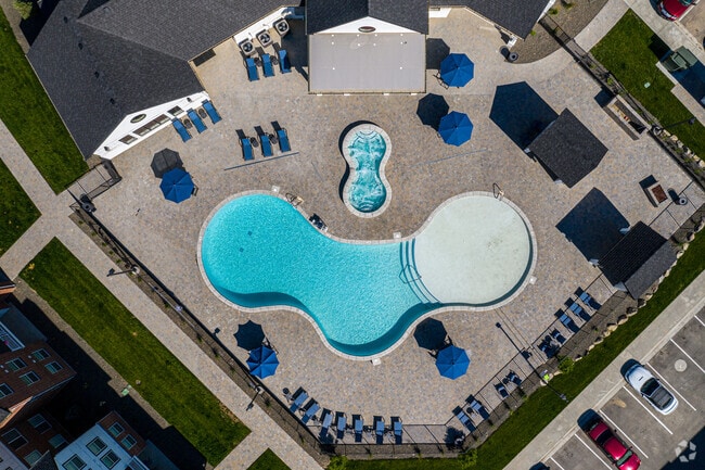 Pool Area - Farmstead Apartments