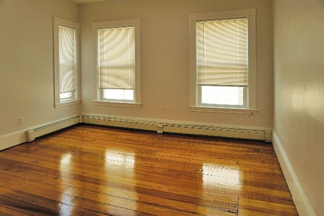 Photo - 9/1 Spacious, sunny 3BR/2BA, w/d in unit