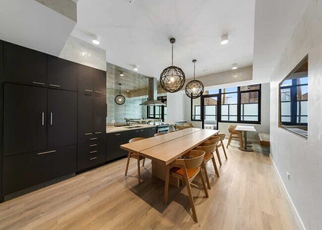 Photo - 213 W Chicago Ave