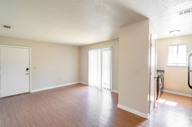 Photo - 836 Richmond St