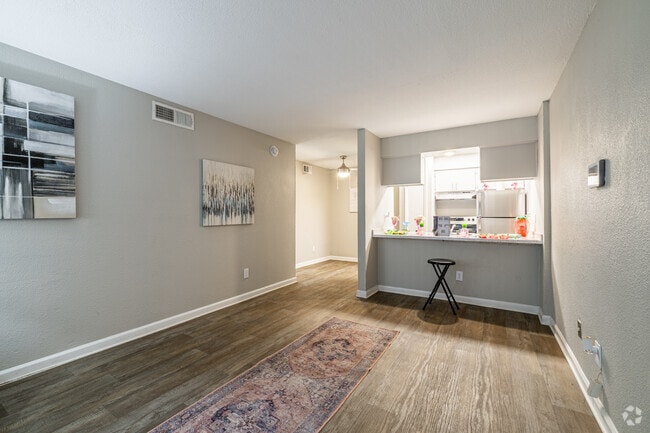 1 habitación, 1 baño - 640 pies cuadrados - Sala de estar - Vista Azul