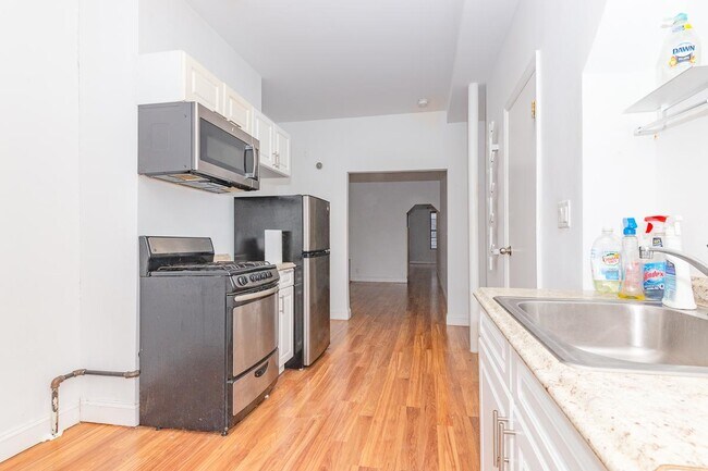 Photo - 293 Wyckoff Ave Apartment Unit 3R