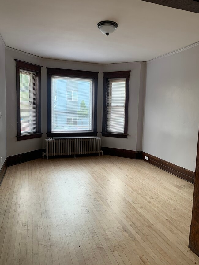 Building Photo - 122-126 W 4th Unit 126B Rental