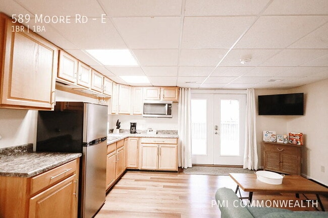 Photo - 589 Moore Rd Unidad E
