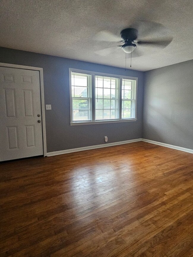 Photo - 2709 Haymarkek Road