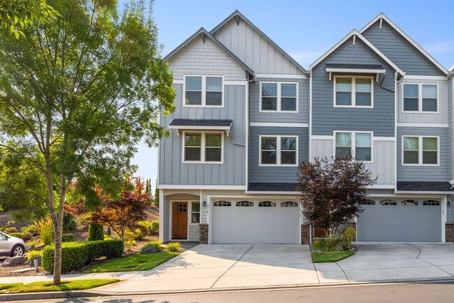 Building Photo - Beautiful Gated Fisher’s Landing Townhome with 4 Bedrooms, Gas Fireplace & Central AC