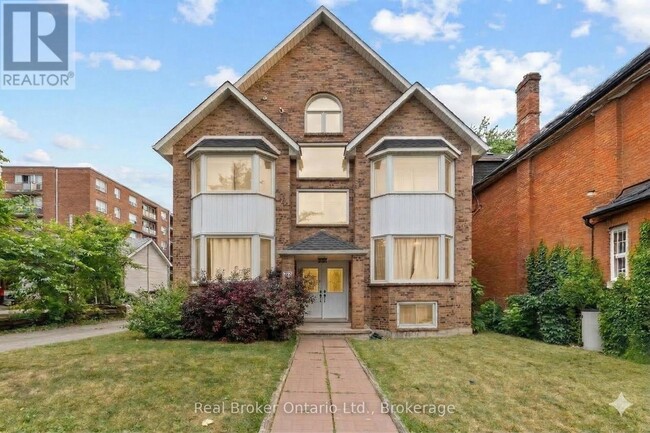 Photo - 220 Caroline St S Unit 1