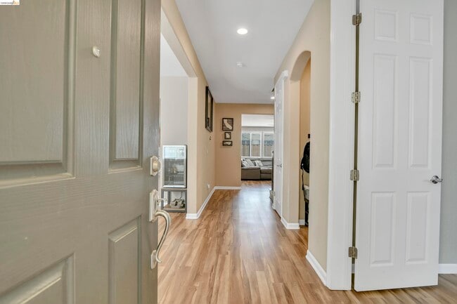 Photo - 5563 Arcadia Cir