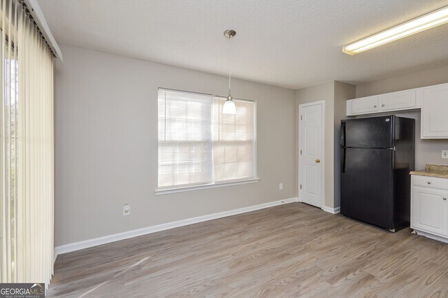 Photo - 325 Coral Cir