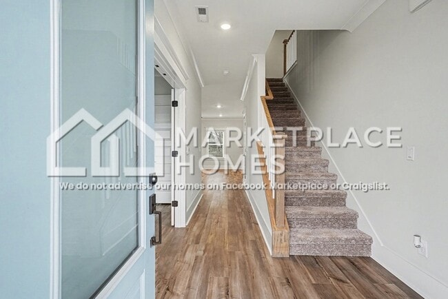 Photo - 556 Kingwood Ln