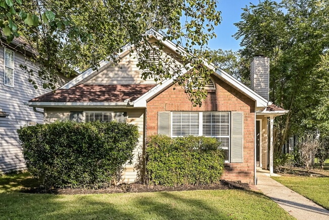 211 Hunters Chase Dr