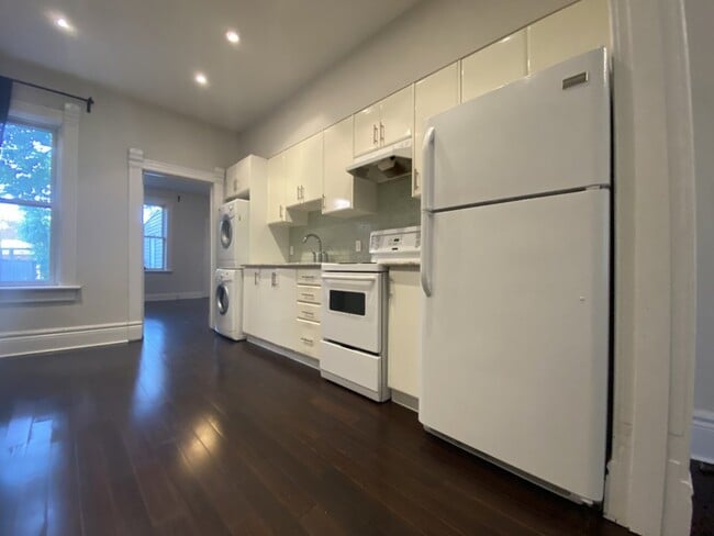 Photo - 329 Concord Ave Unité 1st Fl