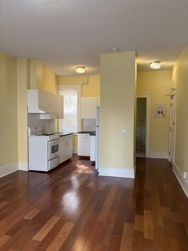 Photo - 1411 Centre St S Unit 22