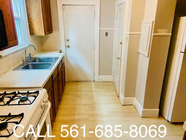 Photo - 685 Longview Ave