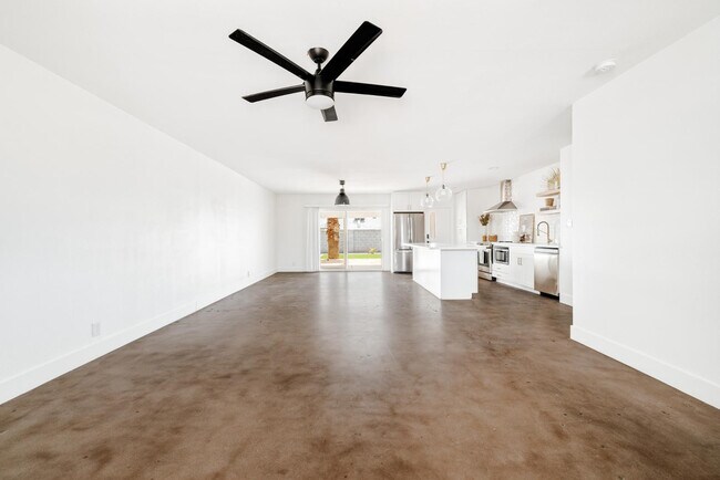 Photo - 1303 W 9th St