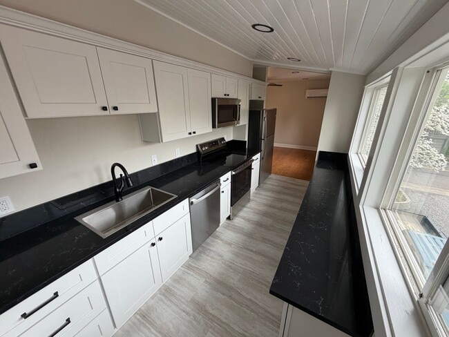 Photo - Gorgeous Newly Remodeled Upper Unit in Buckman with Washer/Dryer, A/C Unit 3