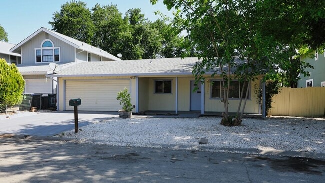 Building Photo - 15190 Highlands Harbor Dr Rental