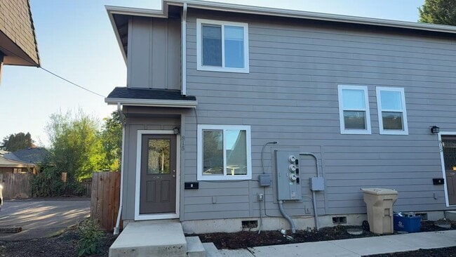 Building Photo - 815 SW 8th St