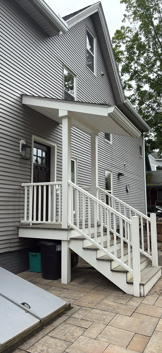 Photo - 18A Charles St Unit Lovely White Park Apt