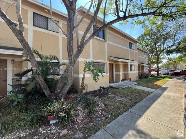 Building Photo - 9491 Palm Cir N Rental