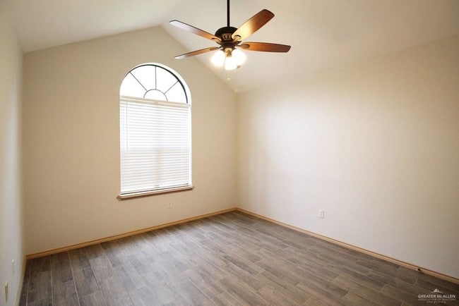 Photo - 15 Falcon Ave W