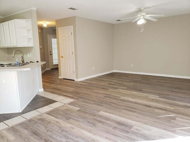 Photo - "Charming 3-Bed Townhouse Retreat in Shali...