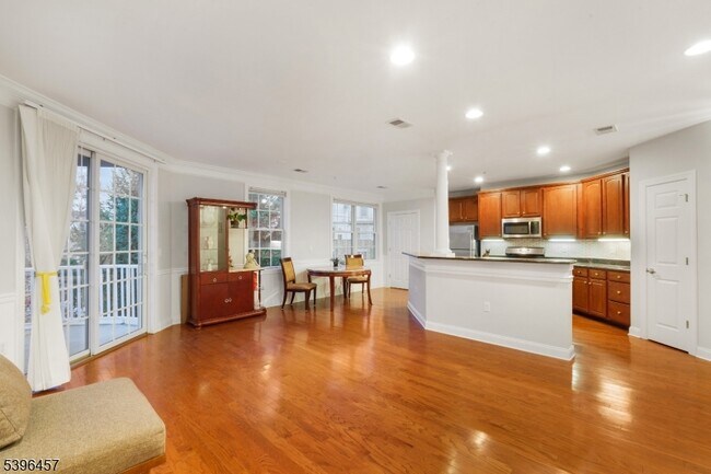 Photo - 265 Victoria Dr