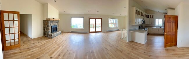 Sala de estar - 5014 Justin Ln