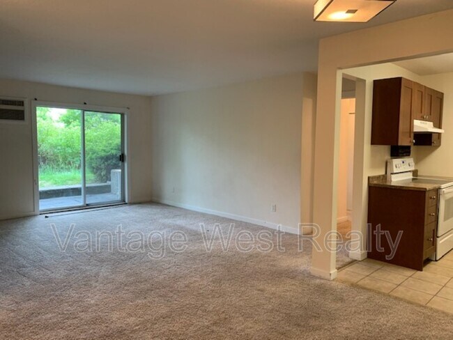 Photo - 3180-3180 De Montreuil Ct