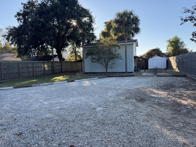 Building Photo - 1825 Flagg Ave