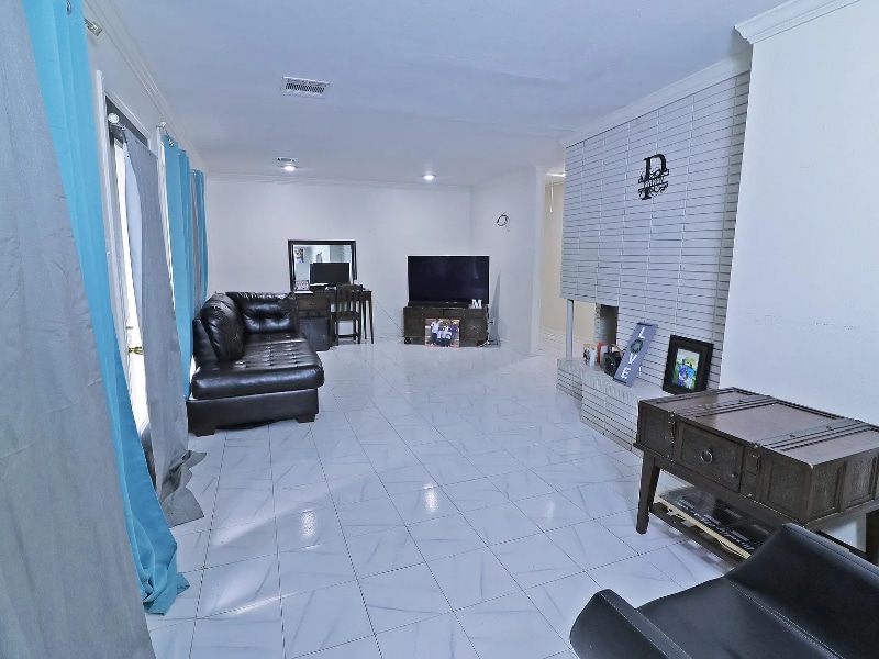 Photo - 1916 Spencer Ave