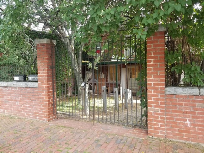 Building Photo - 9 Mechanic St Unit 9A