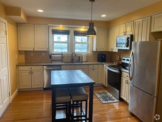 Building Photo - *157 Mauran Avenue Unit 2 Rental