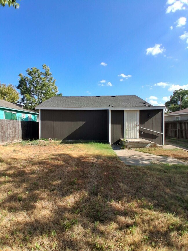 1443 Hortense Ave