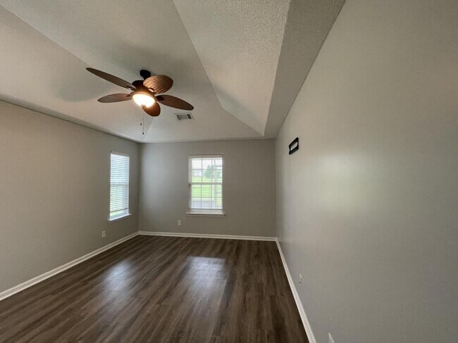 Photo - 200 S Houston Springs