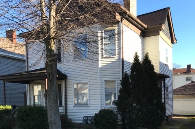 Laura St First Floor - 377 Laura St Unit 1