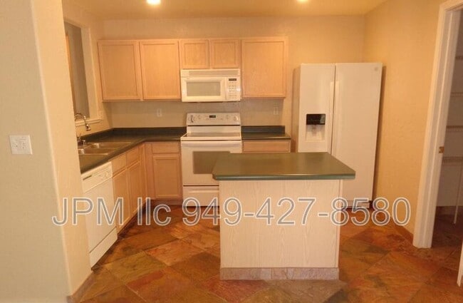 Photo - 5065 Pradera St