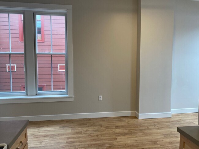 Photo - Putnam Winslow– $1,350 – 1 Bathroom Studio, 370 SQ.FT. – UTILITIES INCLUDED, Available 6/8/26 Unit 307