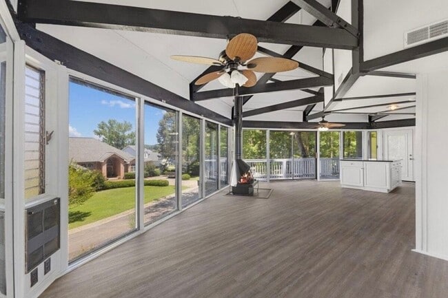 Photo - 801 Hilltop Cir