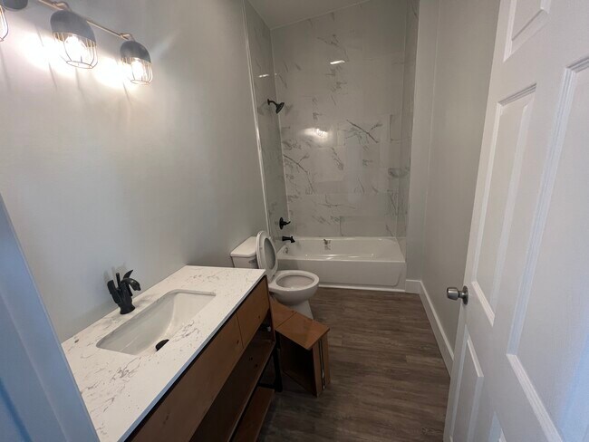 Photo - 12th St (2010 E )